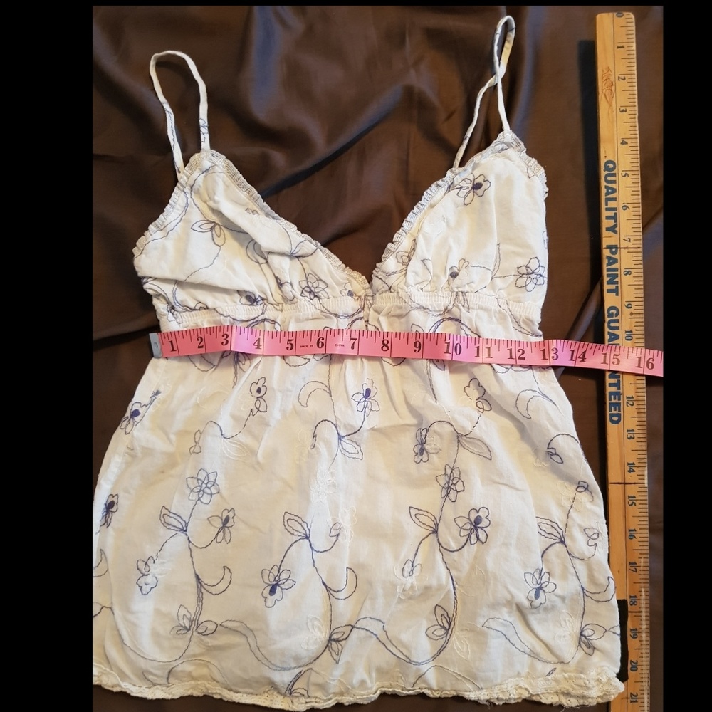 white blue floral top gadzooks